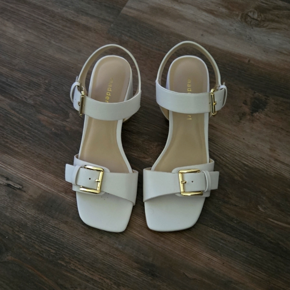 Biege color shoes size 6.5